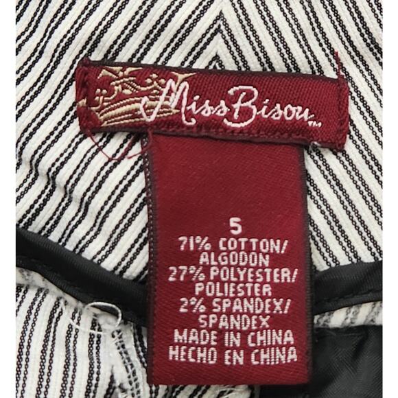 Miss Bisou Black White Pinstripe Bermuda Shorts 5 Juniors Flat Front Lightweight - Picture 4 of 4